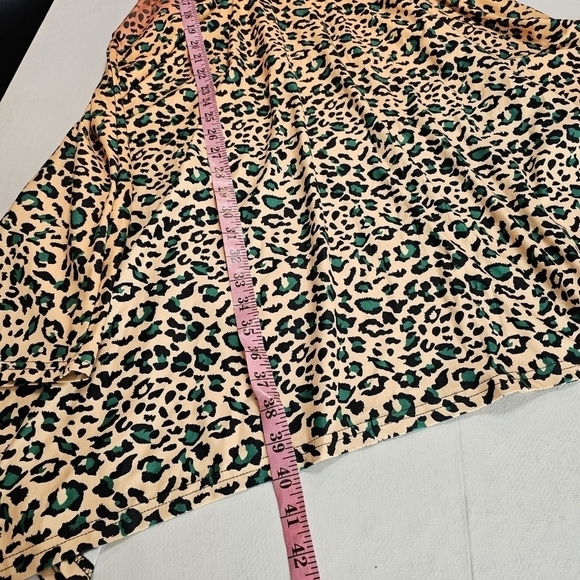 Reborn size Large mid length flowy leapord print, button front dress - Picture 8 of 14